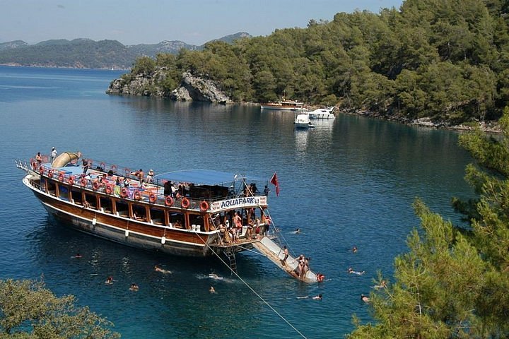 island tour boat trip image